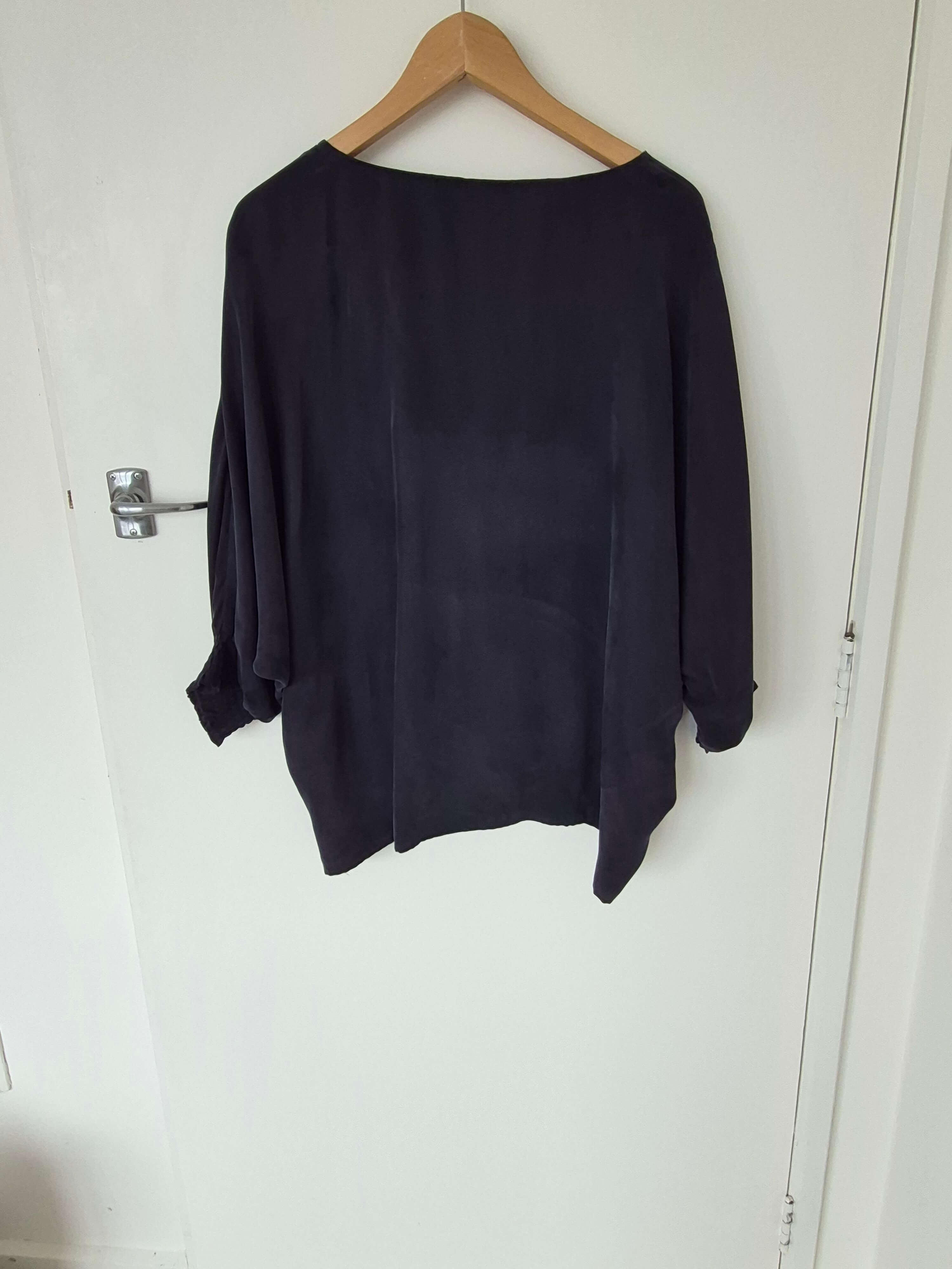 Moochi Assume Navy Top | Size M