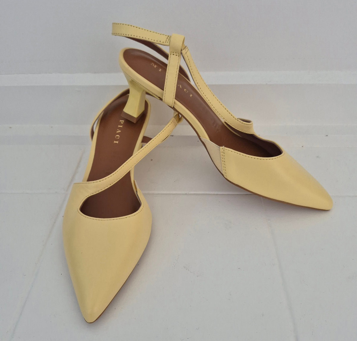 Mi Piaci Yellow Sling Back Kitten Heels | Size 36