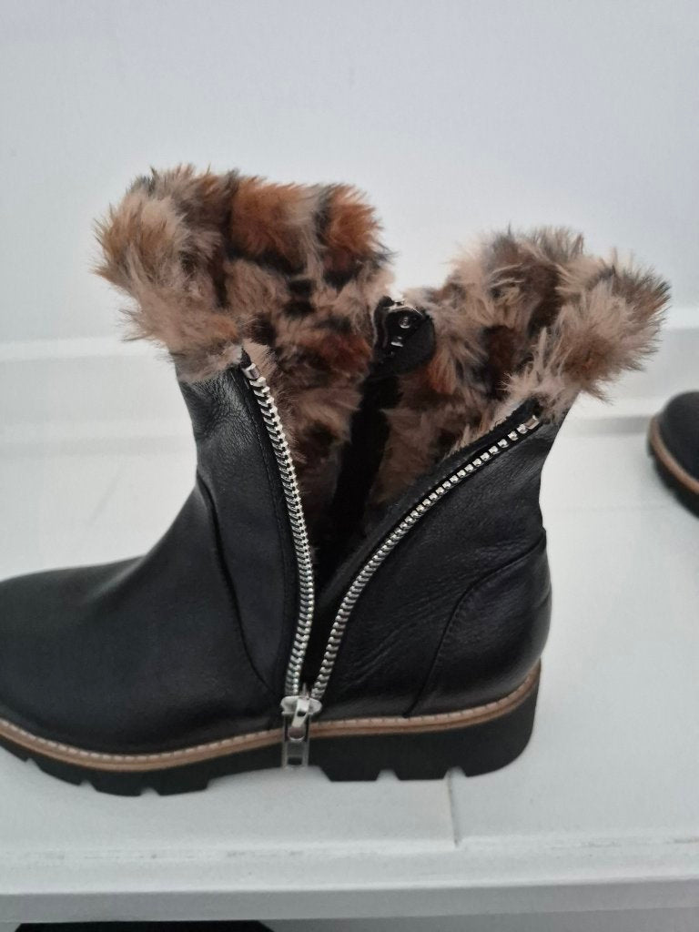 Top End Black Leather Ankle Boots | Size 38