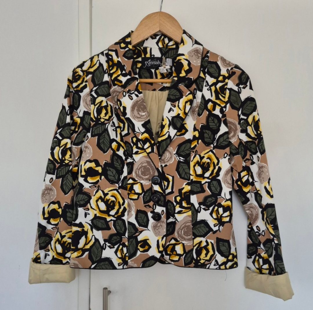 Front view of Annah Stretton Jacket Size S, preloved designer clothing at Copper & Cotton