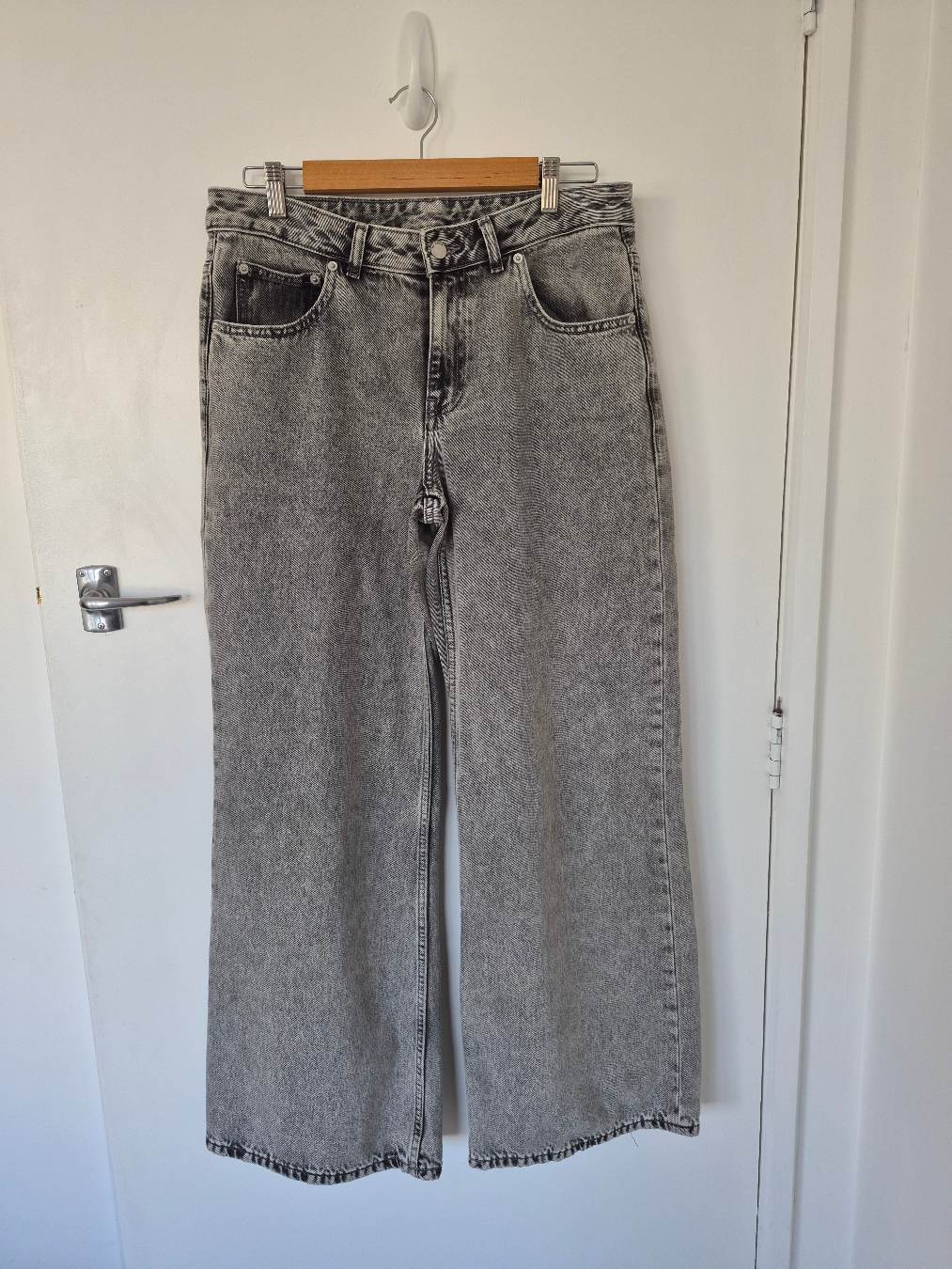 Front view of Dr Denim Wide Leg Rhue Jeans Size 30/32, preloved designer clothing at Copper & Cotton