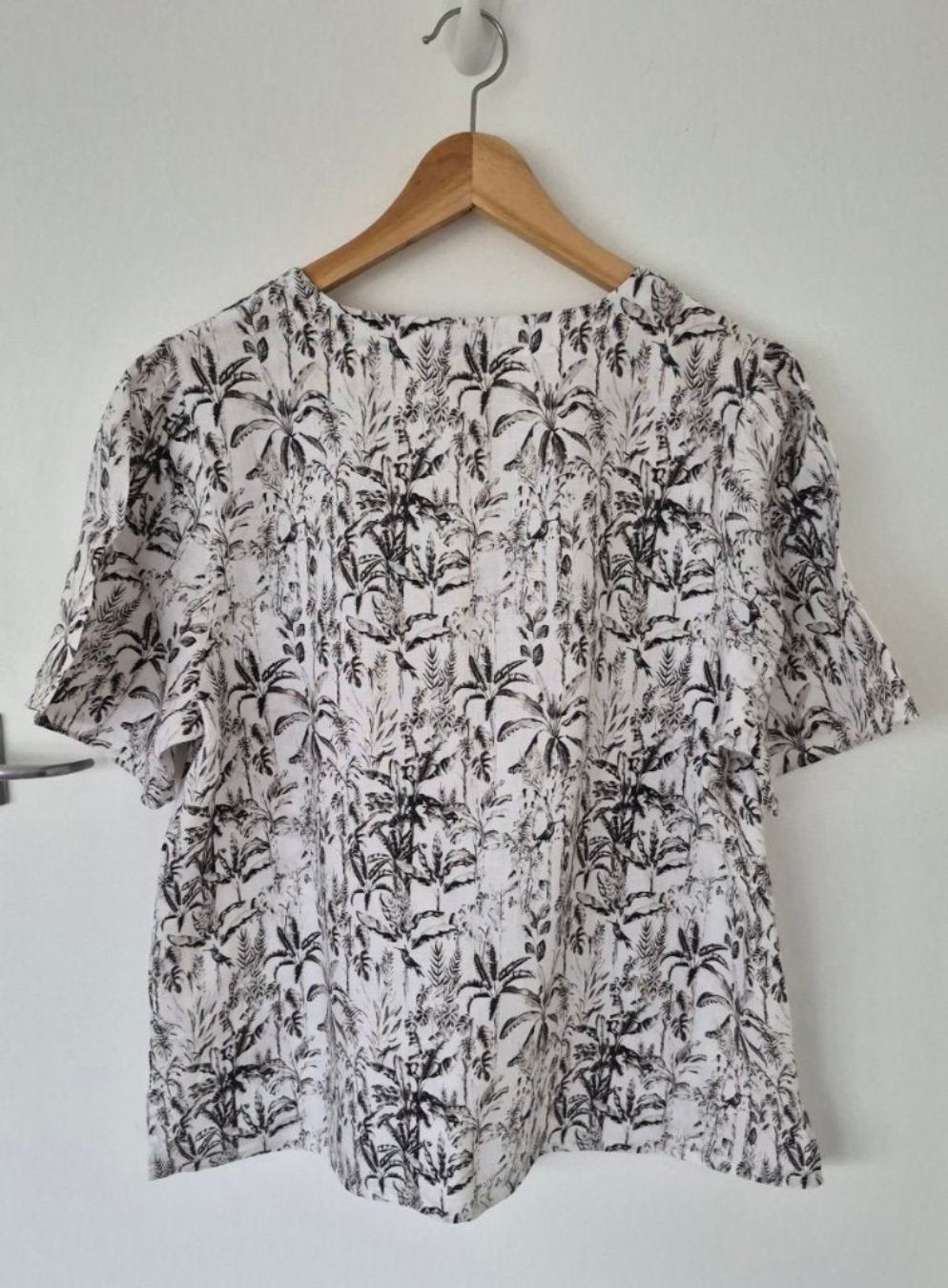 Back view of Humidity Linen Top Size 14, preloved designer clothing at Copper & Cotton