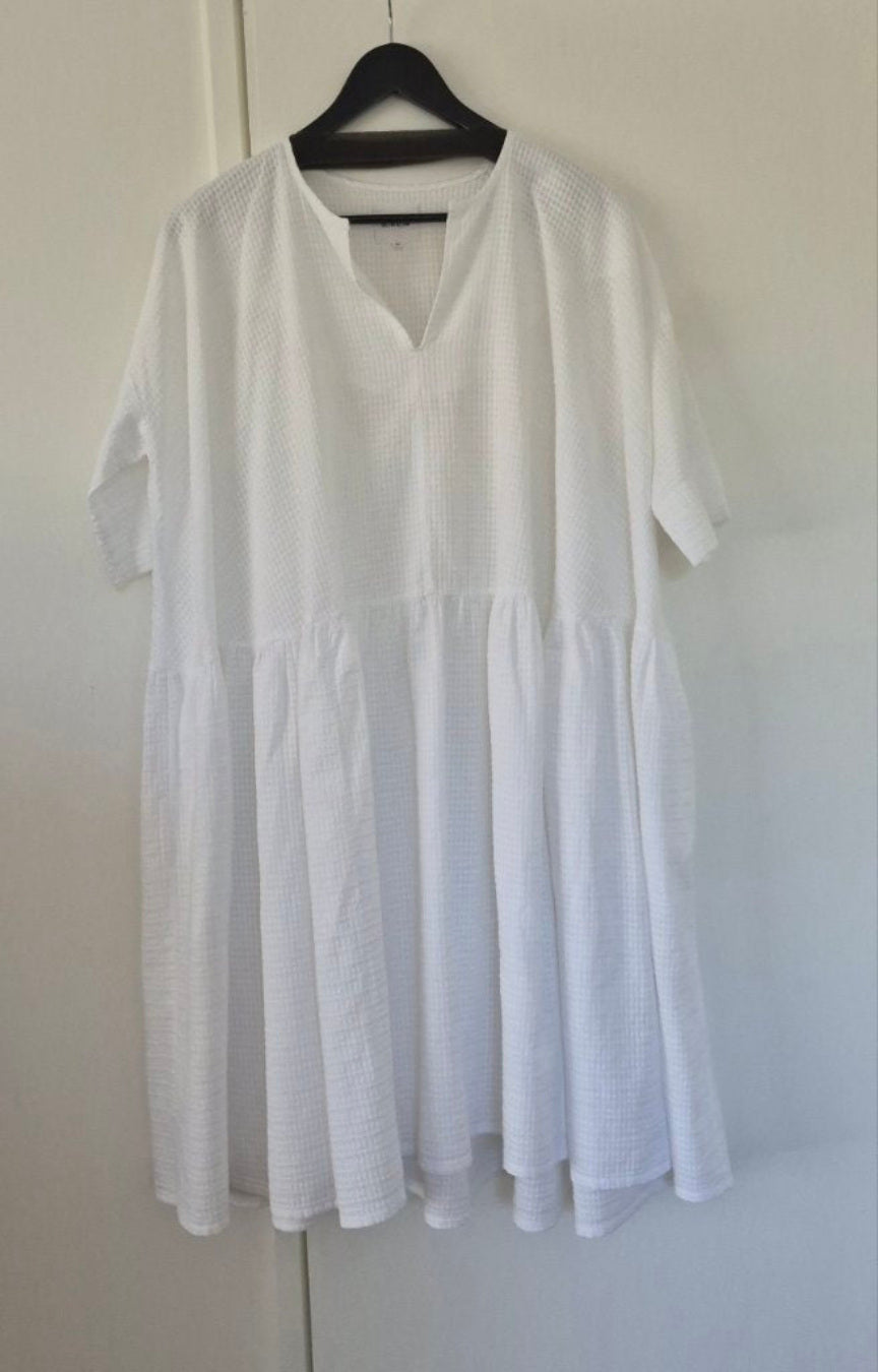 Front view of Kowtow White Dress Sz M, preloved designer clothing at Copper & Cotton