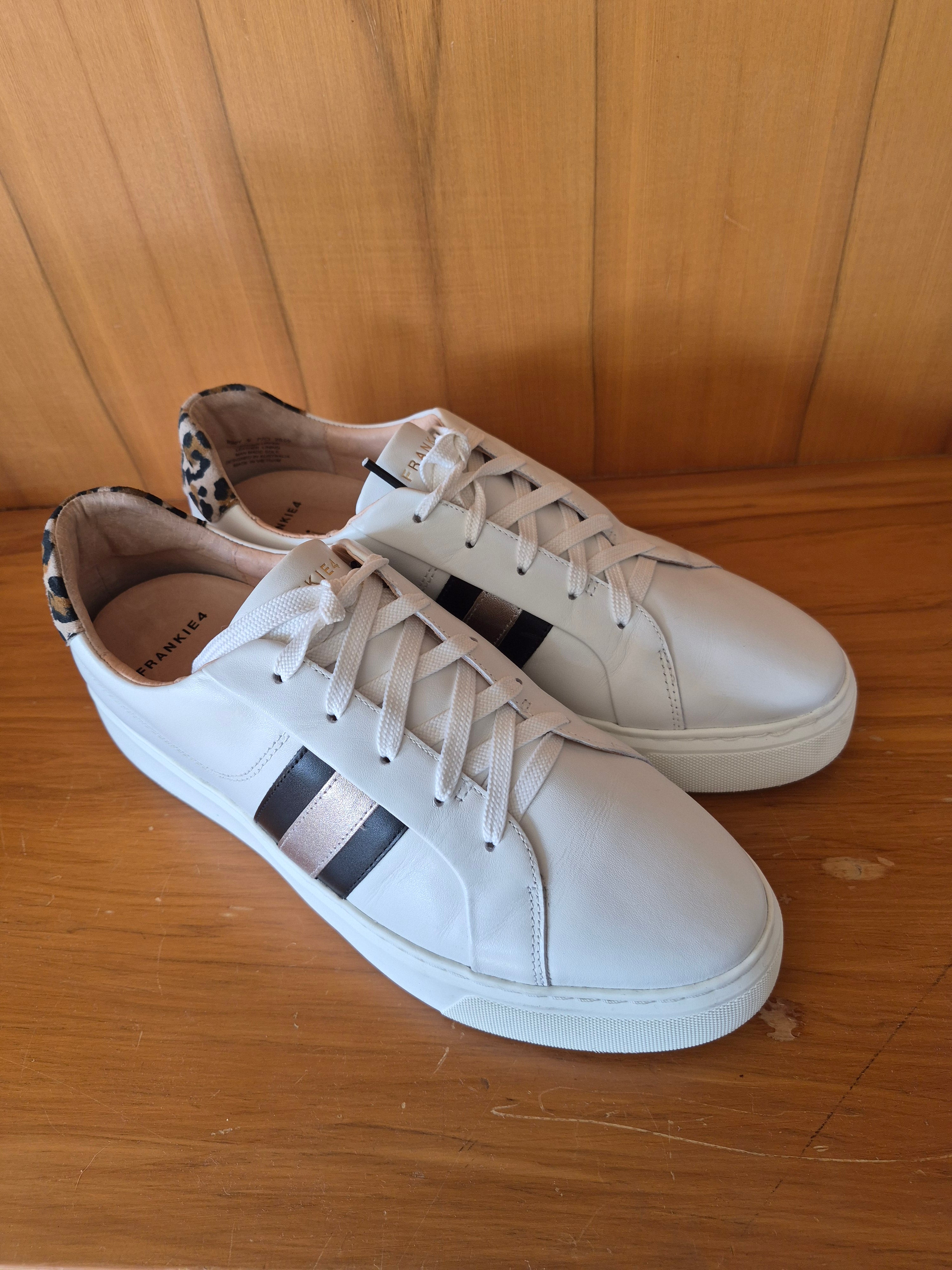 Frankie4 Riley White Sneakers | Size 9
