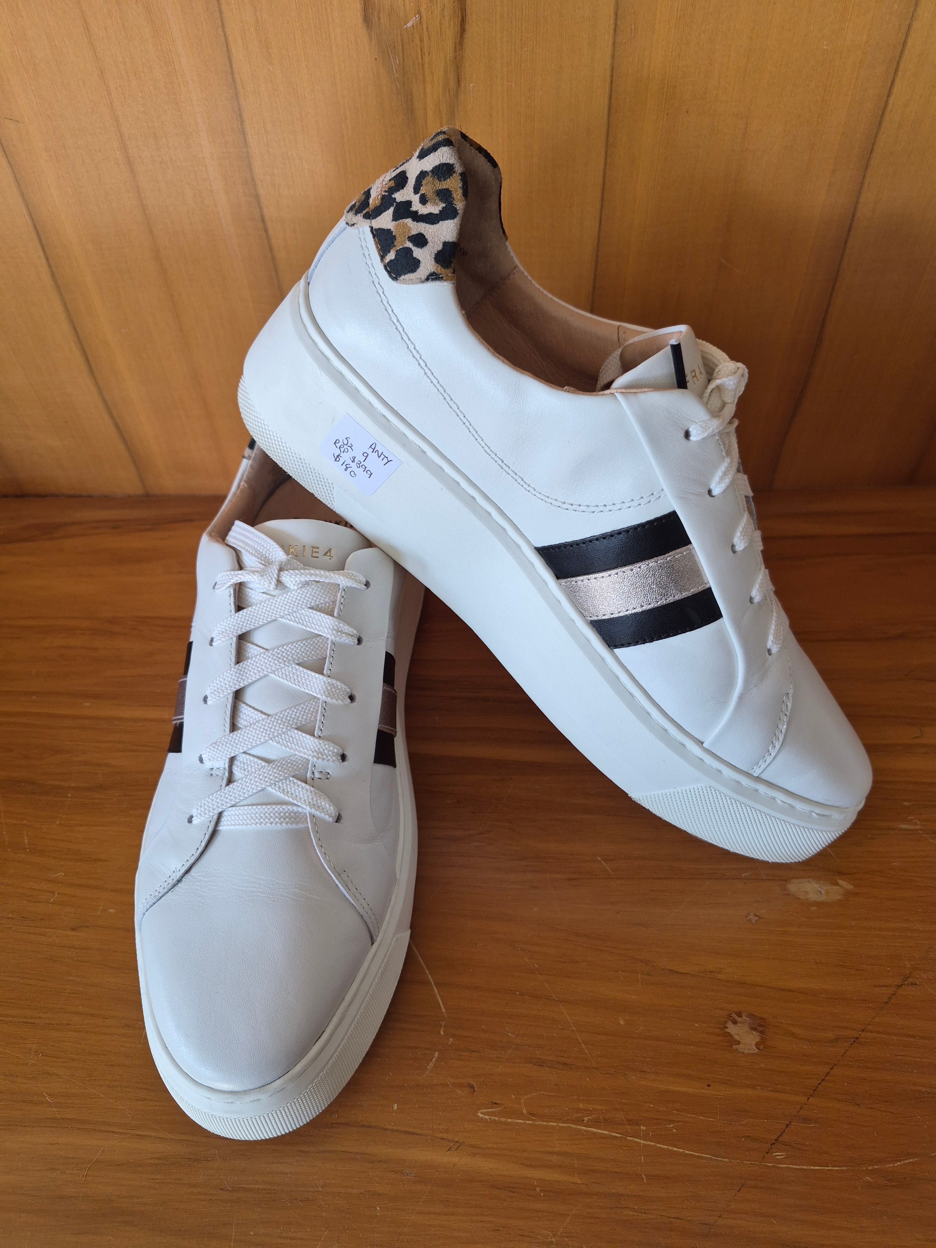 Frankie4 Riley White Sneakers | Size 9