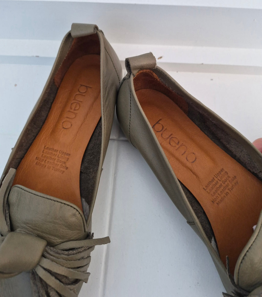 Beuno Olive Green Flats | Size 42/11