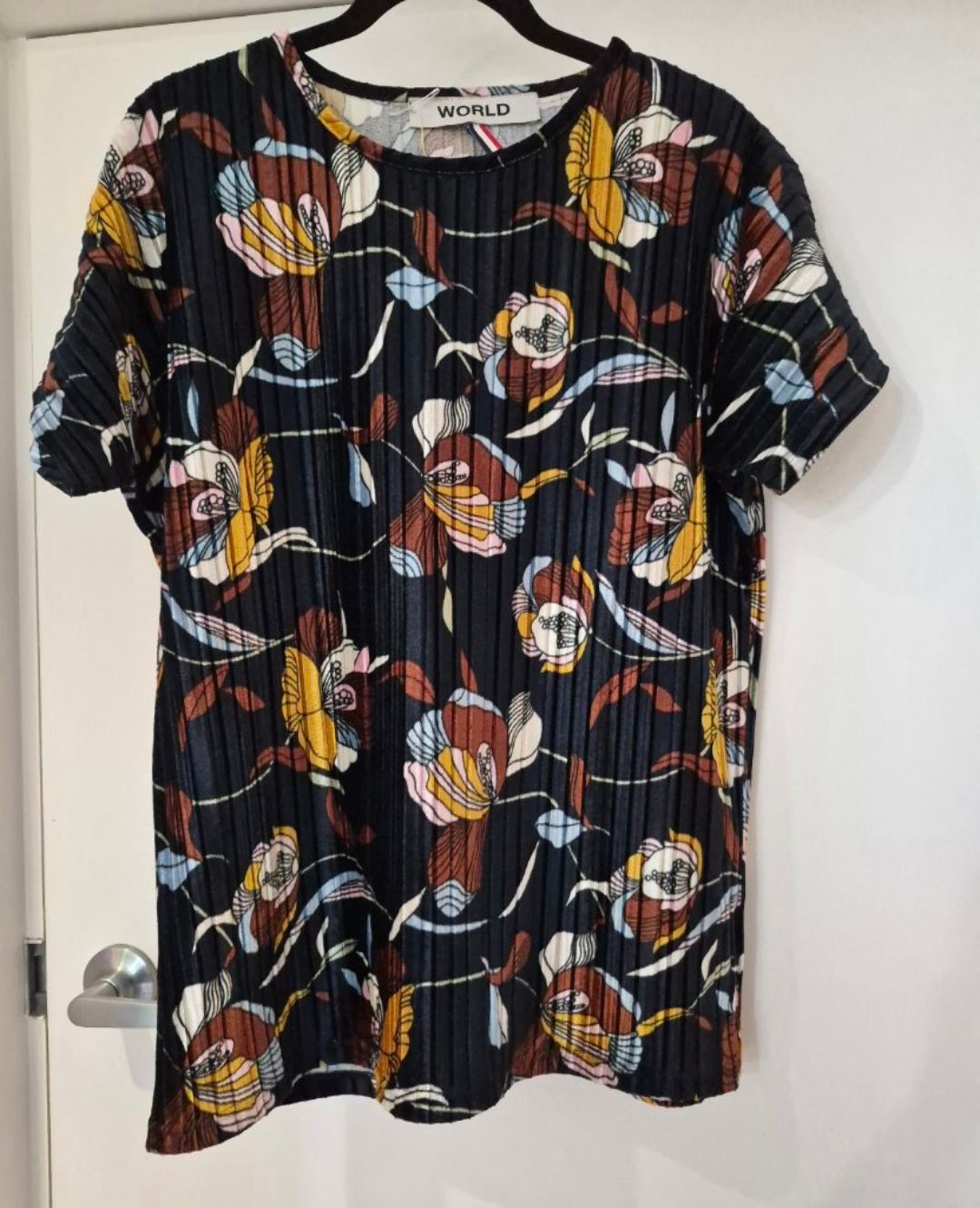 Front view of World Velvet Top Size XXS/XS, preloved designer clothing at Copper & Cotton